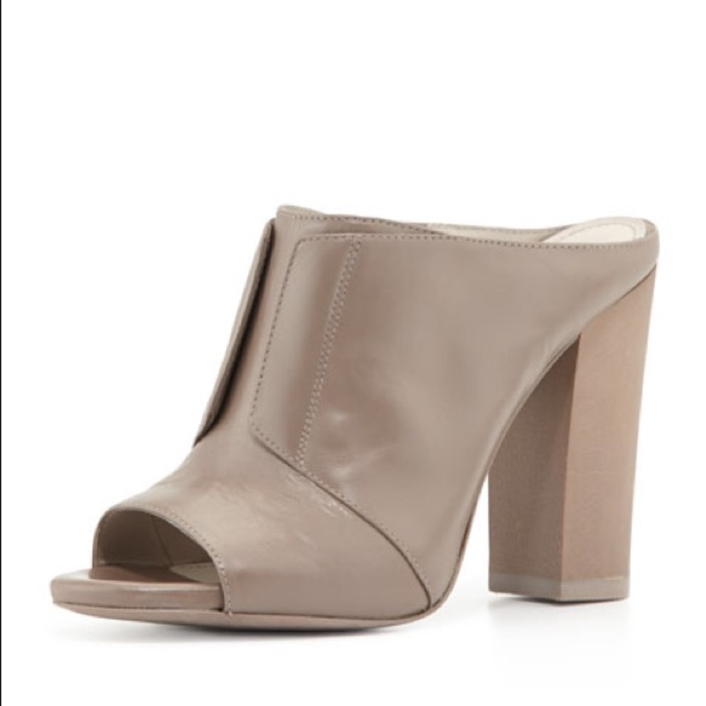 Pour La Victoire Eva Mule in Gray